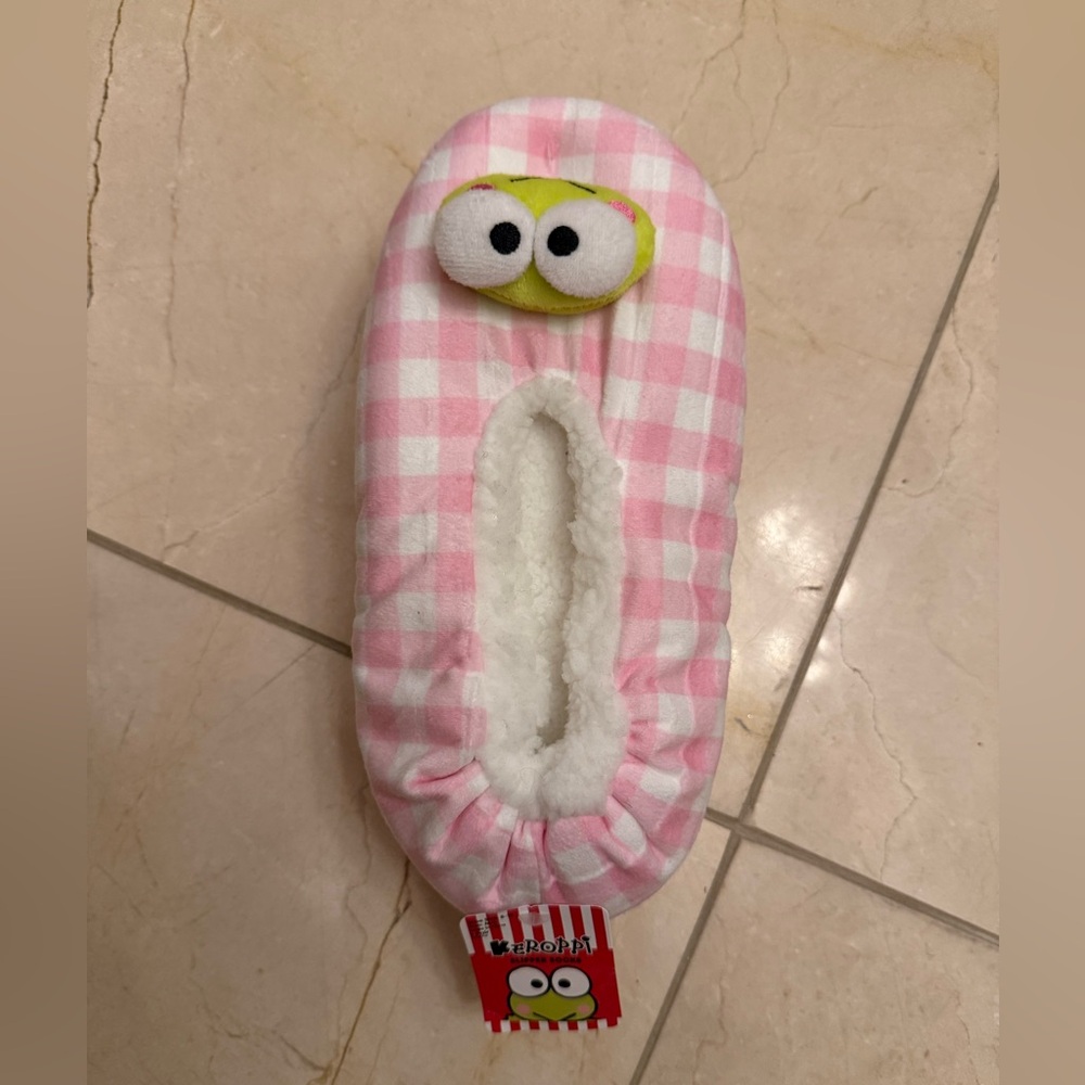 NWT  KEROPPI Bedroom Slippers Pink /White Frog On Top Shoe Size 8-10 CUTE